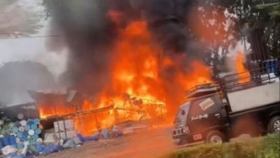 Gudang Barang Bekas di Kampung Air, Baloi Permai, Batam Kota, Habis Terbakar pada Minggu Sore