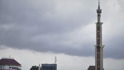 Info Cuaca Batam: Pagi Hujan Ringan, Siang hingga Malam Berawan