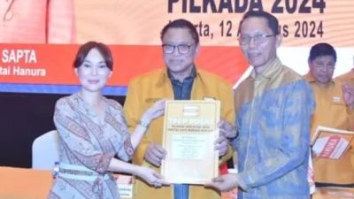 Empat Pasangan Cakada di Kepri, Termasuk Amsakar Achmad – Li Claudia Chandra, Terima SK B.KWK dari Hanura