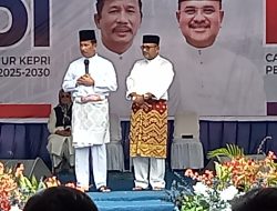 Diantar Ribuan Pendukung, Pasangan Rudi-Rafiq Resmi Daftar ke KPU