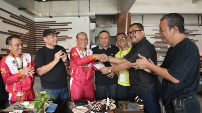 Ketum PWI Pusat Zulmansyah Sekedang Kunjungi Kontingen Porwanas Siwo PWI DKI Jakarta di Banjarmasin