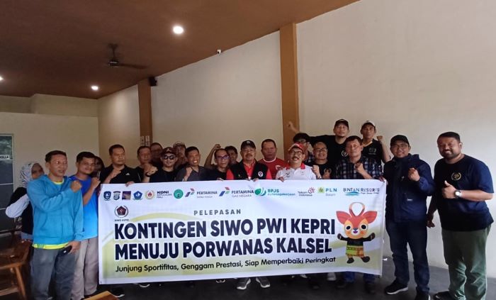 Pelepasan Kontingen PWI Kepri: Gubernur Ansar Ahmad Berikan Dukungan Penuh untuk Porwanas XIV