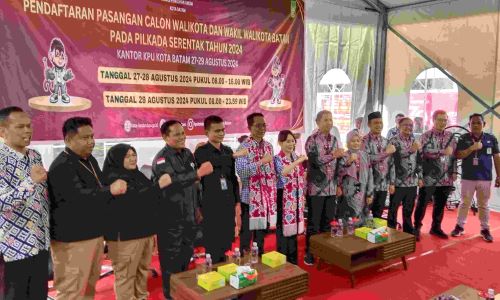 Pasangan ASLI Mendaftar Pertama di Pilkada Batam 2024, Meriahkan KPU dengan Tradisi Melayu