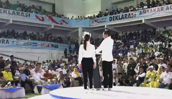 Dihadiri Tokoh Nasional dan Pendiri Kepri, Amsakar Achmad-Li Claudia Makin Kuat Melaju di Pilkada Batam 2024