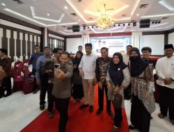 Guru Swasta se-Kota Batam Teriakan Yel-yel Rudi-Rafiq Gubernur Kepri: Minta Rudi-Rafiq Kembalikan Insentif Guru