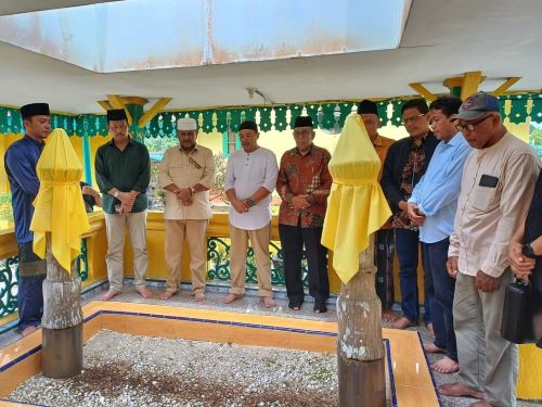 Ziarah ke Makam Sultan Mahmud Riayat Syah, HMR Jaga Warisan Leluhur di Daik Lingga