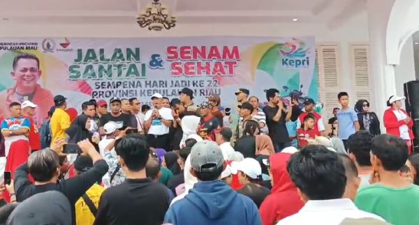 Kericuhan Warnai Perayaan Hari Jadi Kepri: Warga Protes Tak Kebagian Kupon Hadiah