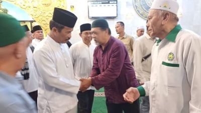 Rudi-Rafiq Salat Subuh Bersama Jemaah Masjid Agung Al Hikmah, Komitmen Majukan Sarana Ibadah