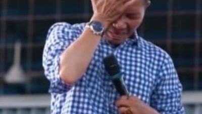 Tersentuh Sejarah Kampung Tua, Amsakar Meneteskan Air Mata Saat Membaca Puisi