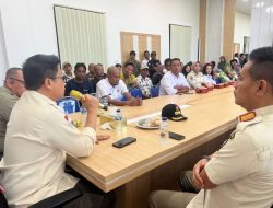 Dialog dengan Pedagang Zona B Taman Gurindam, Kasatpol PP Kepri Minta Jaga Kebersihan dan Ketertiban