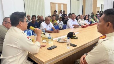Dialog dengan Pedagang Zona B Taman Gurindam, Kasatpol PP Kepri Minta Jaga Kebersihan dan Ketertiban