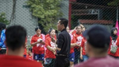 Amsakar Achmad di Turnamen Voli Srikandi: Program ASLI untuk Masyarakat Batam