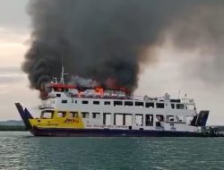 Api Melalap Kapal Roro KMP Tandeman di Perairan Punggur, Batam