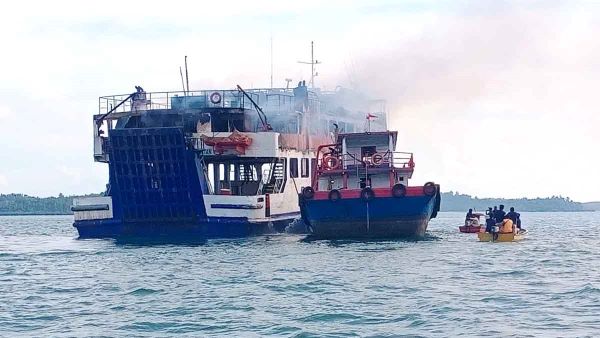 Lantamal IV Batam Selamatkan 12 ABK dari Kapal Roro KMP Tandeman yang Terbakar