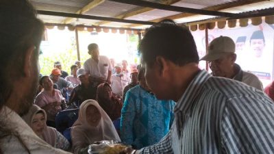 Di tengah semarak kampanye calon Gubernur Kepulauan Riau (Kepri), H Muhammad Rudi (HMR), masyarakat Pantai Impian Tanjungpinang menyambut kedatangan HMR