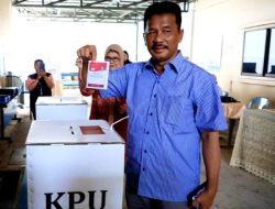 HMR dan Marlin Agustina Coblos di TPS 017 Rosedale, Teluk Tering Batam