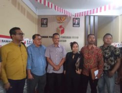 Laporkan Dugaan Pelanggaran Kampanye, Tim Hukum Rudi-Rafiq Bawa Bukti ke Bawaslu Batam
