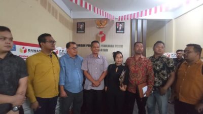 Laporkan Dugaan Pelanggaran Kampanye, Tim Hukum Rudi-Rafiq Bawa Bukti ke Bawaslu Batam