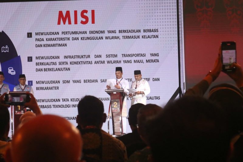 Tanpa Teori Rumit, Rudi-Rafiq Tampilkan Bukti Nyata di Debat Cagub Kepri