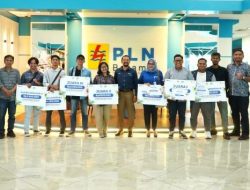 PLN Batam Serahkan Hadiah Lomba Feature dan Foto dalam Rangka HUT ke-24 dan Hari Listrik Nasional ke-79