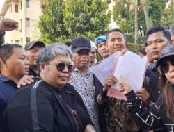 Ratusan Warga Geruduk KPU Batam, Desak Pemungutan Suara Ulang Pilkada 2024