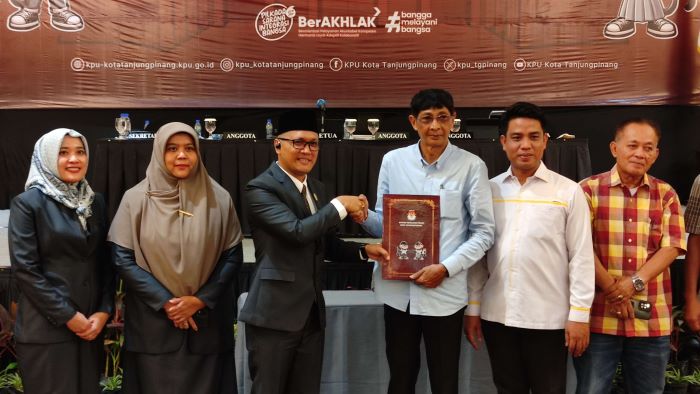 Lis Darmansyah-Raja Ariza Unggul