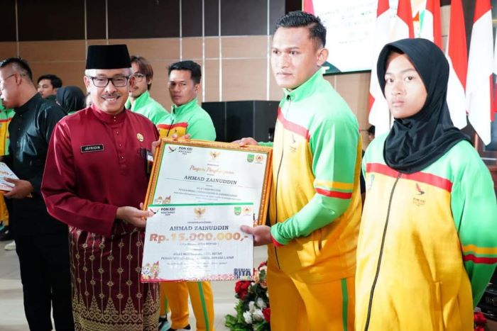 Pemko Batam Berikan Bonus Rp234 Juta untuk Atlit dan Pelatih Berprestasi PON XXI Aceh-Sumut