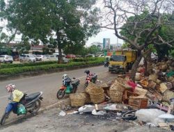 Tumpukan Sampah di Jalan Duyung Jodoh Batam Resahkan Warga dan Pengunjung