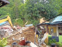 Warga Blok S Tiban Koperasi Batam Diungsikan Antisipasi Longsor Susulan