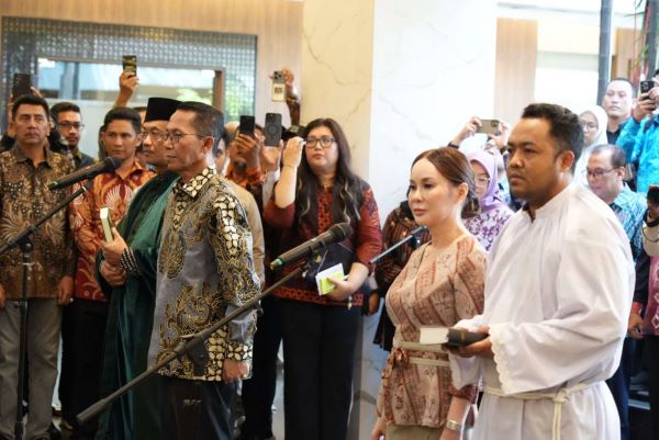 Amsakar Achmad-Li Claudia Chandra Resmi Dilantik Presiden Prabowo Subianto, Pimpin Batam dan BP Batam