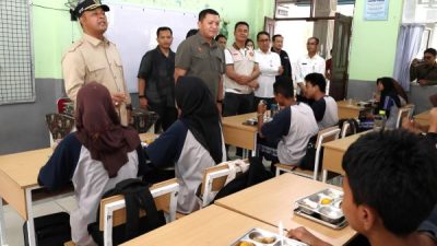 Pastikan Berjalan Lancar, Ketua DPRD Kepri dan Kabinda Kepri Tinjau Program MBG di Batam