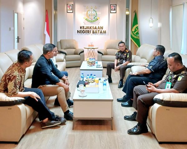 SMSI Kepri dan Batam Audiensi dengan Kajari Batam, Sepakat Perangi Hoaks dan Jaga Profesionalisme Pers