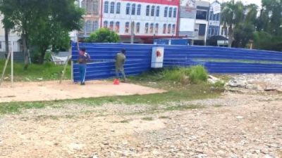 Pemko Batam Respons Cepat Keluhan Warga, Bongkar Pagar Seng Biru di Ruko Tanah Mas