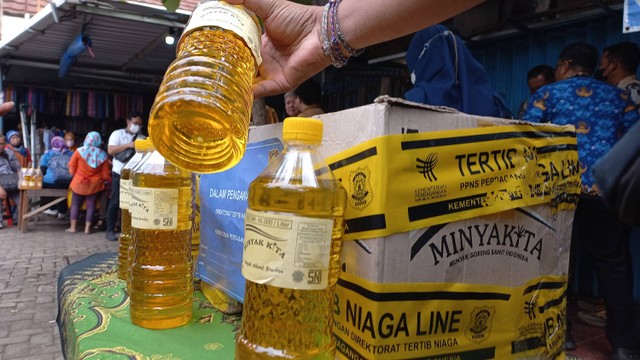 Polda Kepri Gelar Operasi Pengawasan Minyak Goreng Bersubsidi di Batam