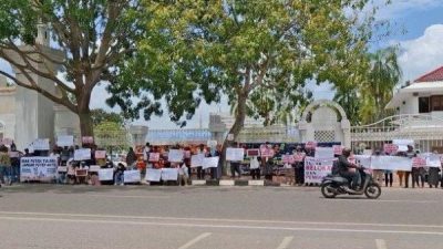 Warga Rempang Gelar Aksi Damai di Depan Kantor Wali Kota Batam, Tolak Relokasi Proyek Rempang Eco City