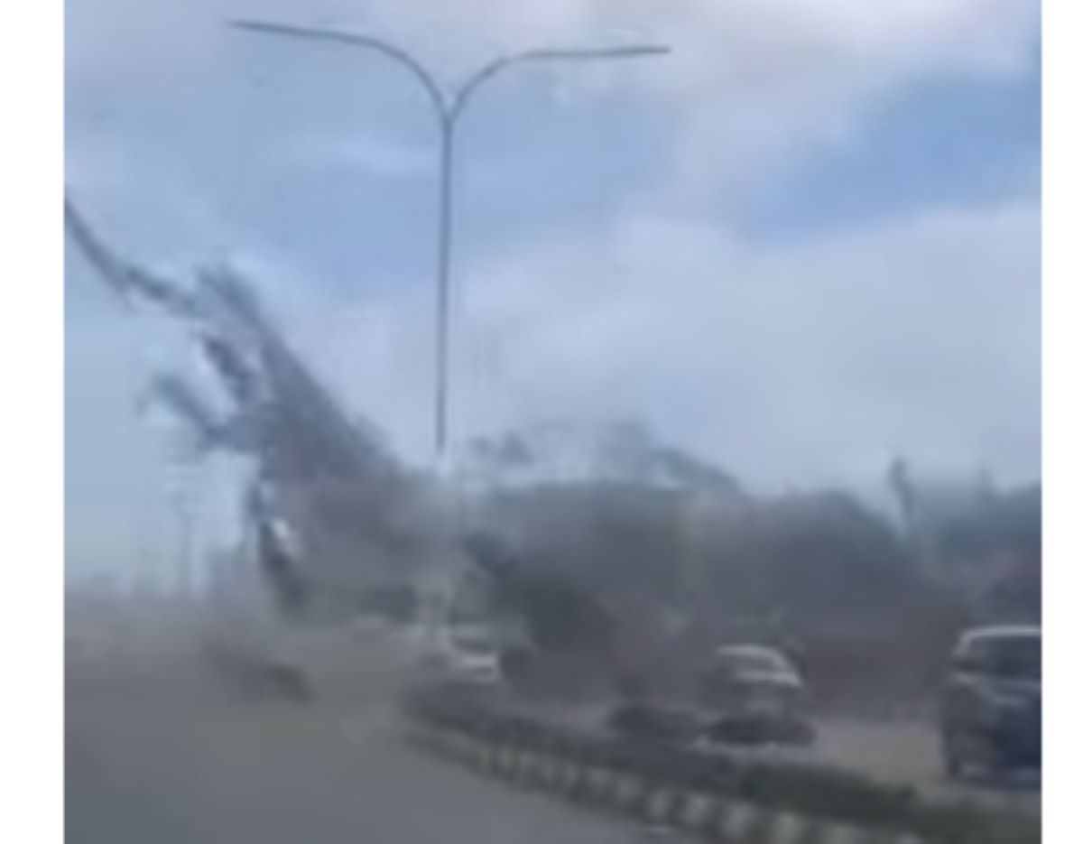 Angin Puting Beliung Terjang Tiban Indah Batam, Atap Bangunan Terbang dan Kendaraan Tersapu Angin