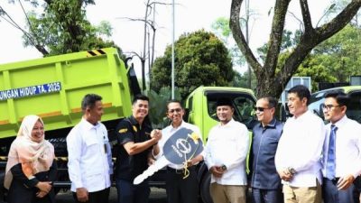 Atasi Permasalahan Sampah, Pemkot Batam Dapat 14 Armada Baru dari PT Hino