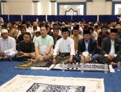 Hujan Guyur Batam, Ribuan Umat Islam Laksanakan Salat Idulfitri 1446 H di Masjid Agung Raja Hamidah