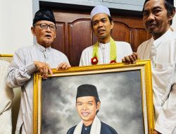 Catatan Pertemuan UAS & Penyair D Zawawi Imron: “Izinkan Kucium Debu di Ujung Sepatumu…”